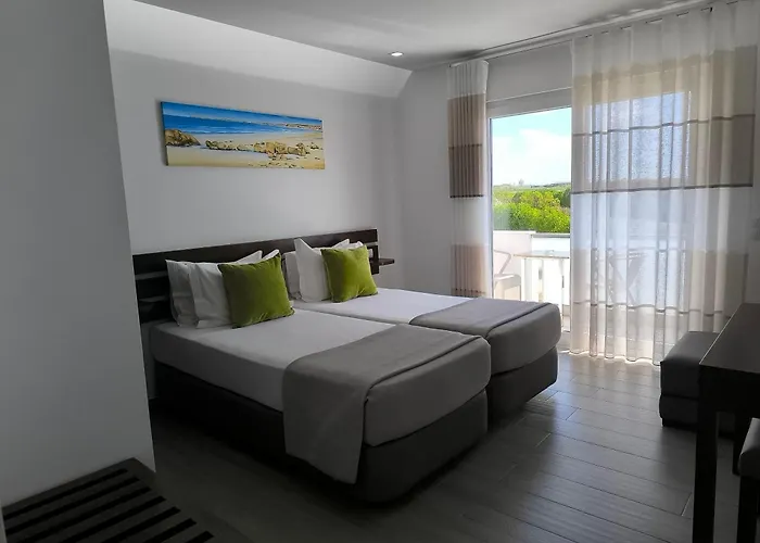 4 Surf בית הארחה 4*